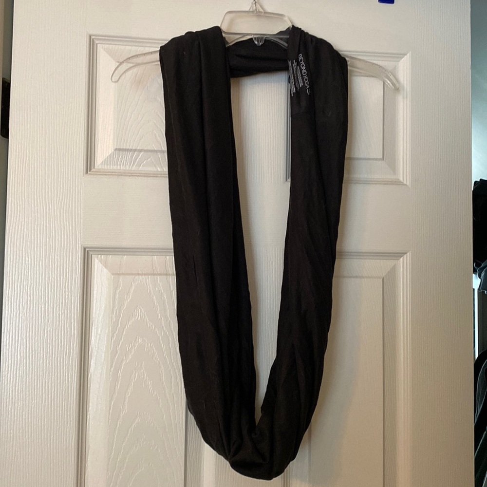 Beyond Yoga Infinity scarf